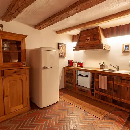 Chez   Adèle Apartment